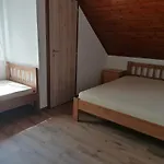 7 Ferohelyes Haz A Totol 15 M-re Sajat Steggel Es Csonakkal Balatonfenyvesen Holiday home