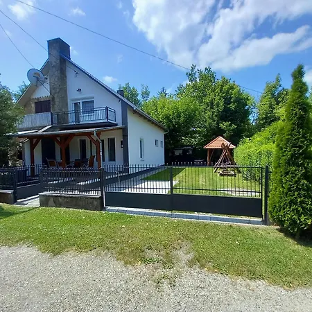 7 Ferohelyes Haz A Totol 15 M-re Sajat Steggel Es Csonakkal Balatonfenyvesen Balatonfenyves