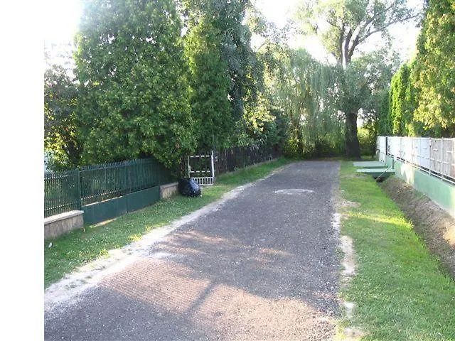 7 Ferohelyes Haz A Totol 15 M-re Sajat Steggel Es Csonakkal Balatonfenyvesen Holiday home *