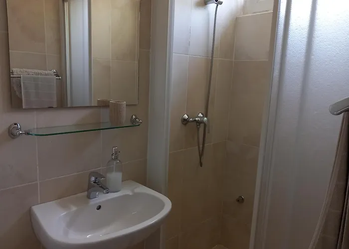 7 Ferohelyes Haz A Totol 15 M-re Sajat Steggel Es Csonakkal Balatonfenyvesen Holiday home *