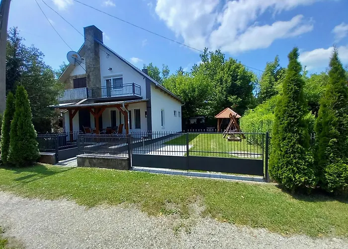 7 Ferohelyes Haz A Totol 15 M-re Sajat Steggel Es Csonakkal Balatonfenyvesen Балатонфеньвеш